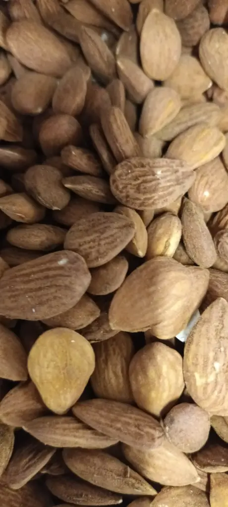Amandes blanches entières